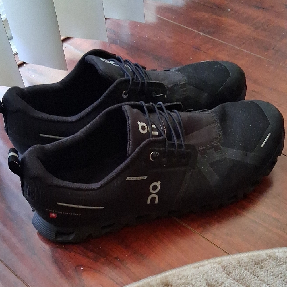 On Running Men's Black Athletic Shoes - Picture 3 of 4